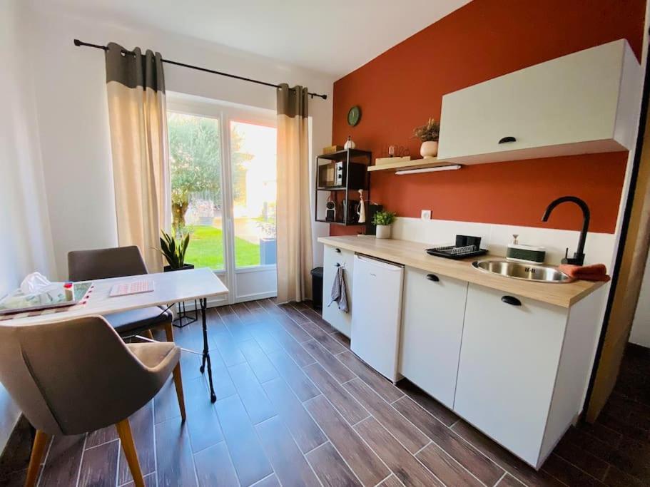 Studio D'Hotes Avec Piscine « Le Clos N°6 » Cormicy Buitenkant foto